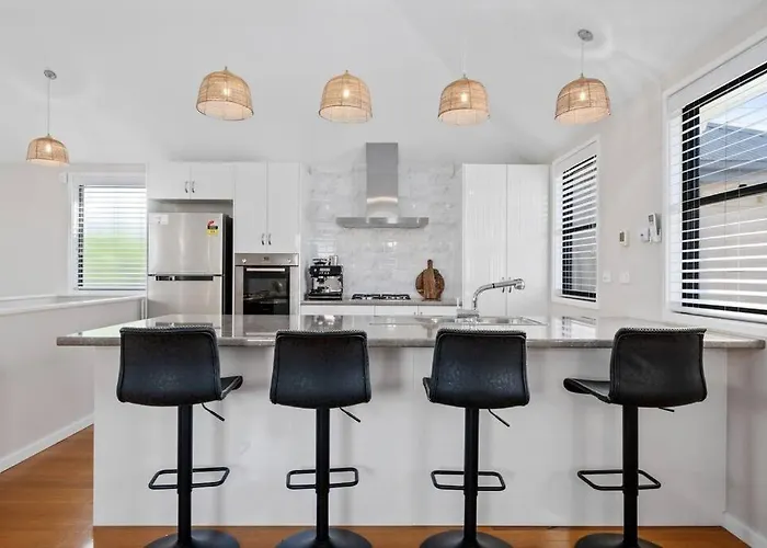 Spacious, Central 2Bed 2Bath, Newly Renovated Gem!
