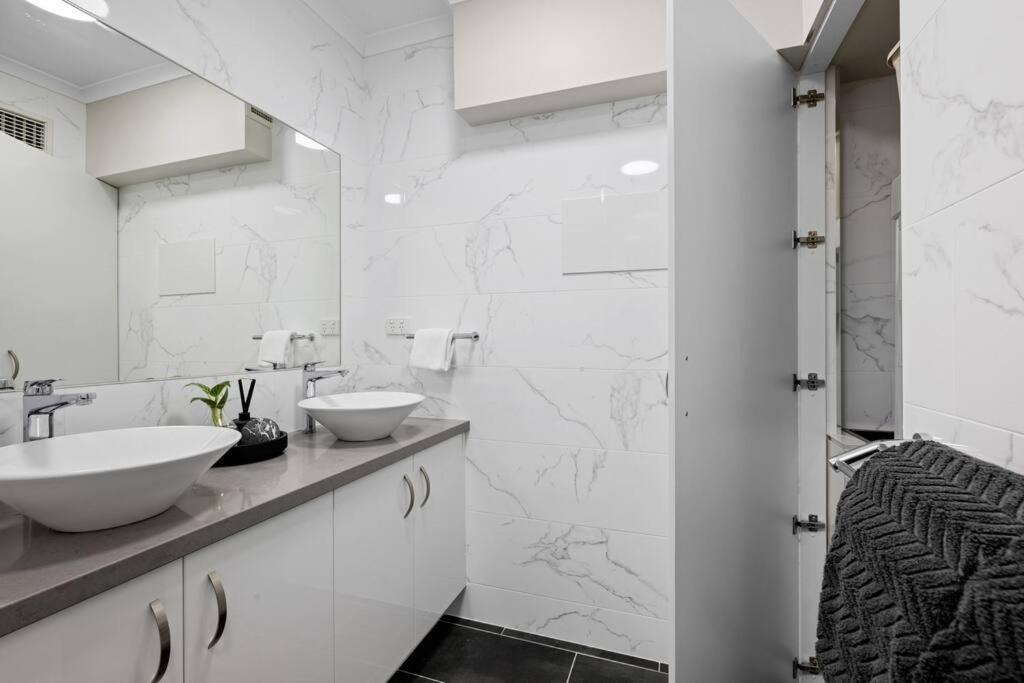 Apartment Spacious, 2bed 2bath, Newly Renovated Gem! Albury