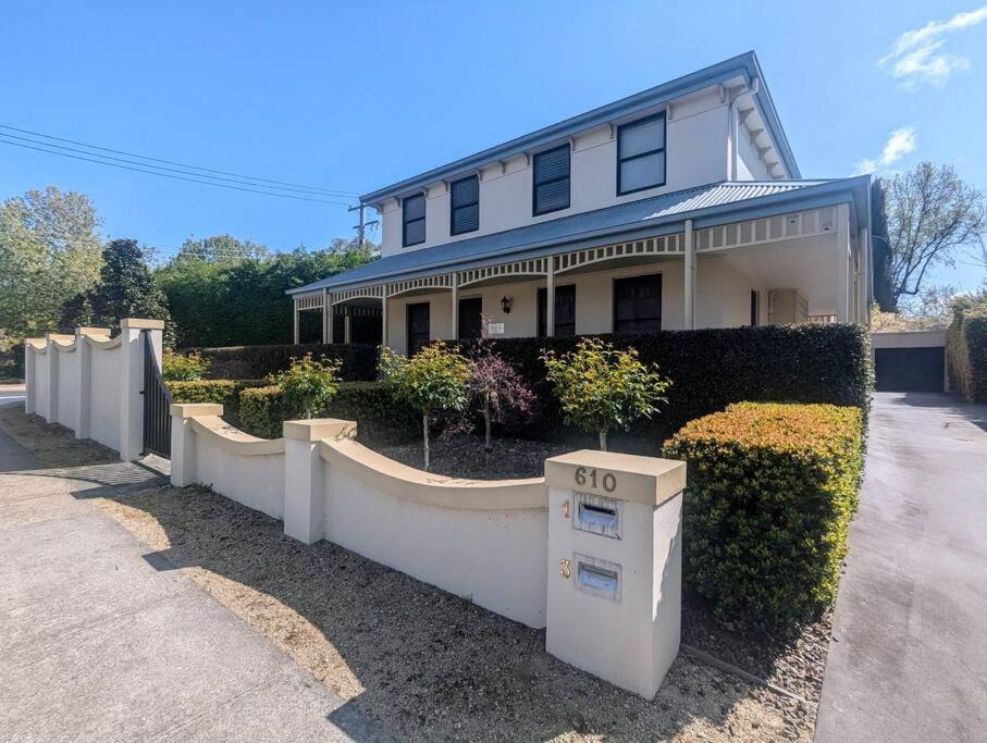 Spacious, 2bed 2bath, Newly Renovated Gem! *